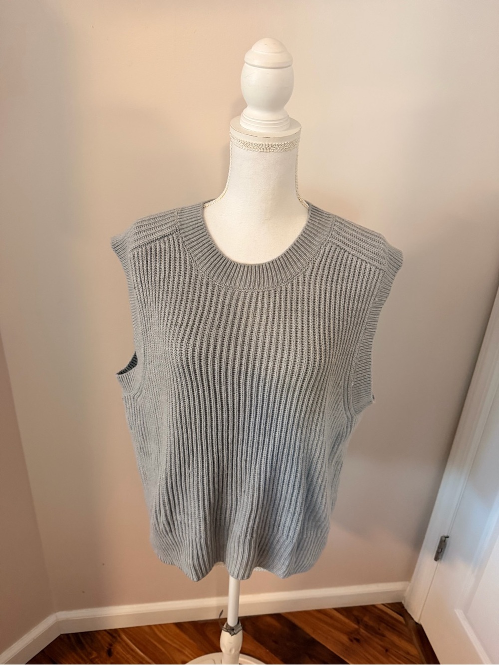CeCe Light Gray Ribbed Sleeveless Sweater Vest